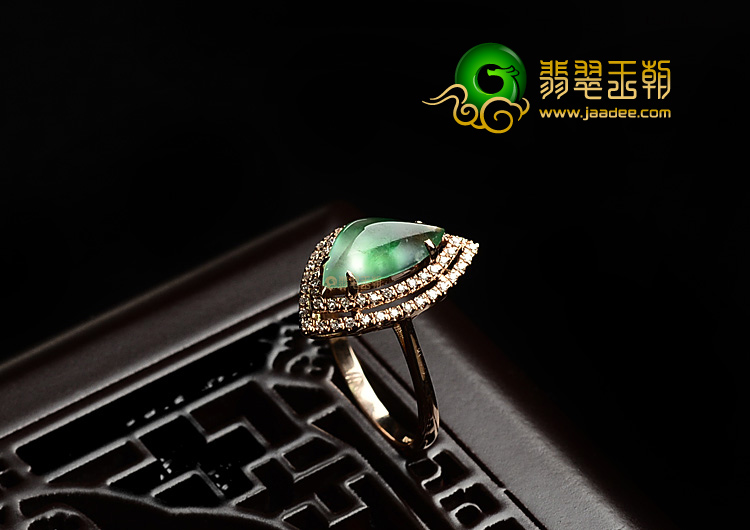 冰玻种飘翠强莹光镶玫瑰金戒指(真钻)