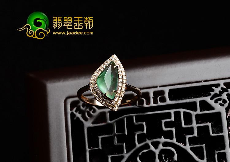 冰玻种飘翠强莹光镶玫瑰金戒指(真钻)