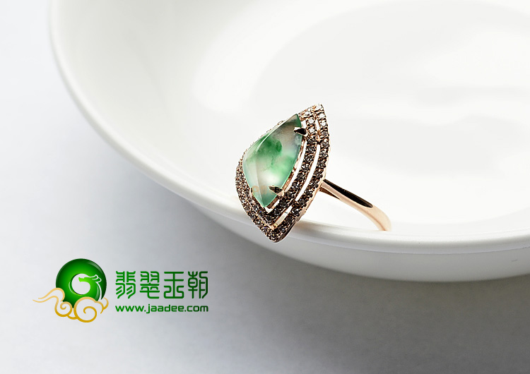 冰玻种飘翠强莹光镶玫瑰金戒指(真钻)