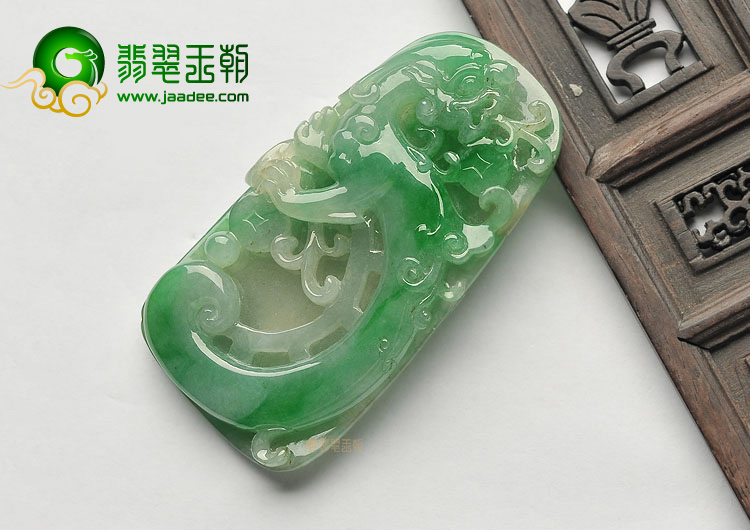 冰种翠色龙凤牌挂件