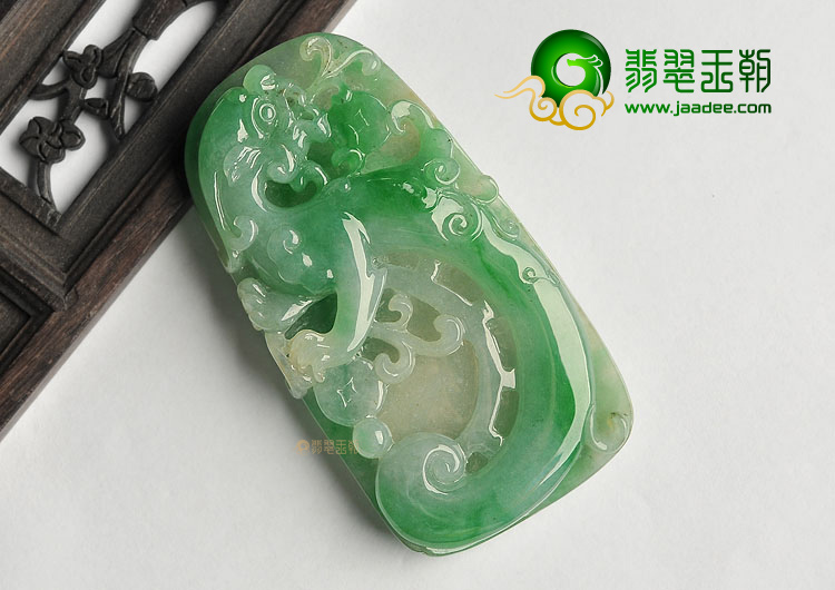 冰种翠色龙凤牌挂件
