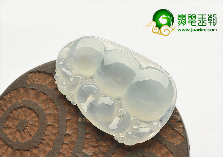 冰种淡晴水财豆挂件