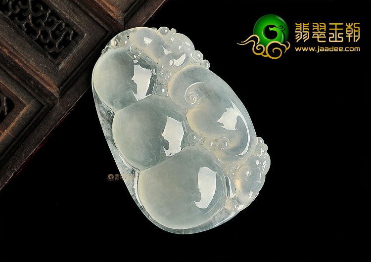 冰种淡晴水财豆挂件