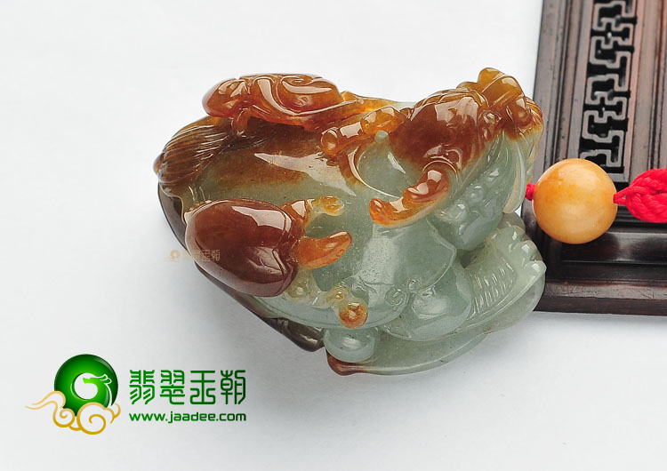 糯冰种褐黄翡貔貅手玩件
