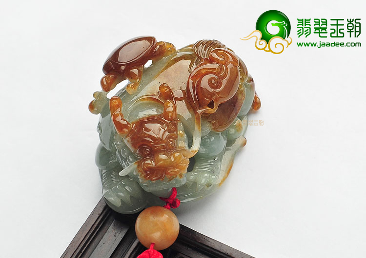 糯冰种褐黄翡貔貅手玩件