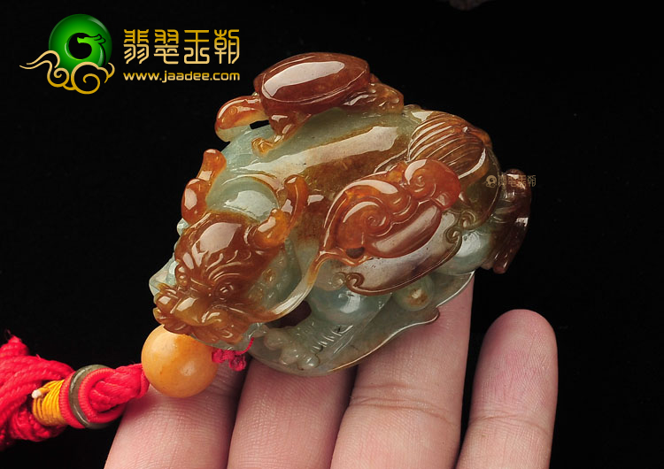 糯冰种褐黄翡貔貅手玩件