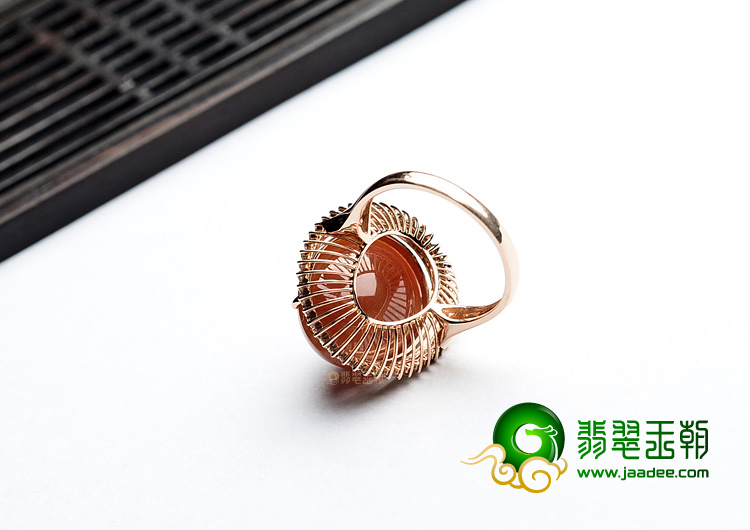 糯冰种红翡镶玫瑰金戒指(真钻)
