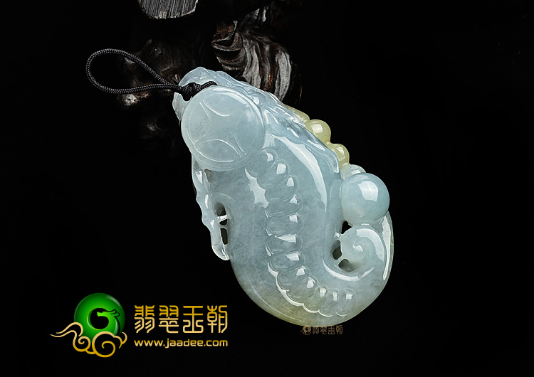 (超值推荐)糯冰种晴水黄翡龙头鱼挂件