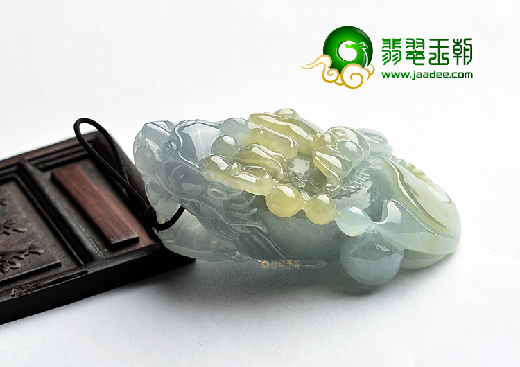 (超值推荐)糯冰种晴水黄翡龙头鱼挂件