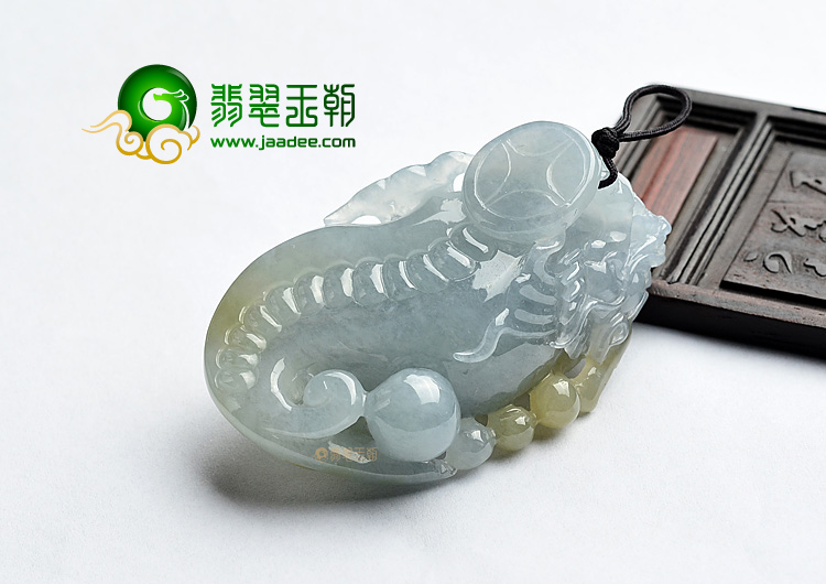 (超值推荐)糯冰种晴水黄翡龙头鱼挂件