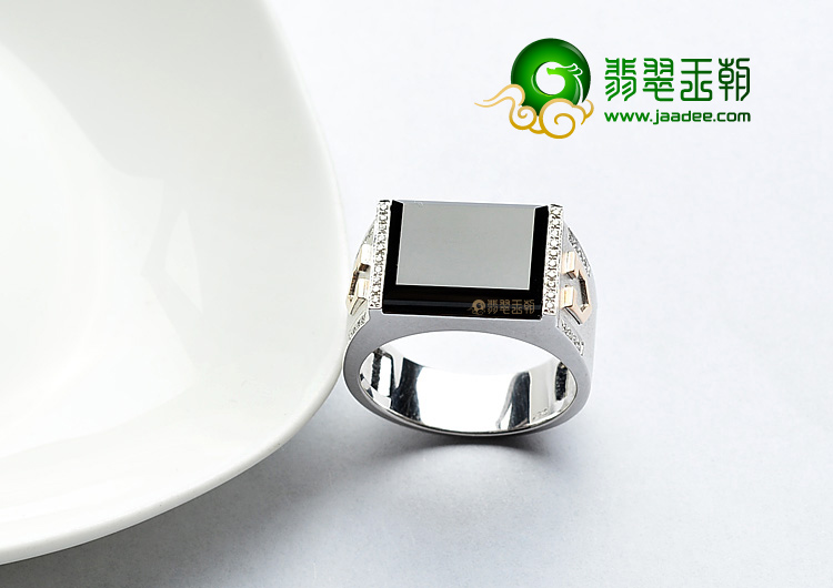 (超值推荐)玻璃种墨翠镶白金戒指(真钻)