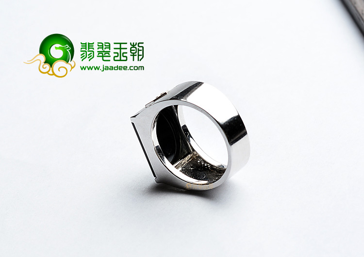 (超值推荐)玻璃种墨翠镶白金戒指(真钻)