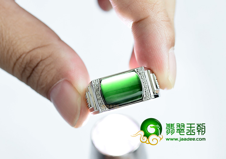 (超值推荐)玻璃种墨翠镶白金戒指(真钻)