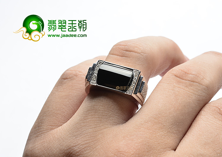 (超值推荐)玻璃种墨翠镶白金戒指(真钻)
