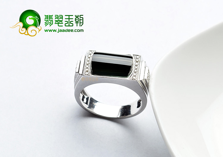 (超值推荐)玻璃种墨翠镶白金戒指(真钻)