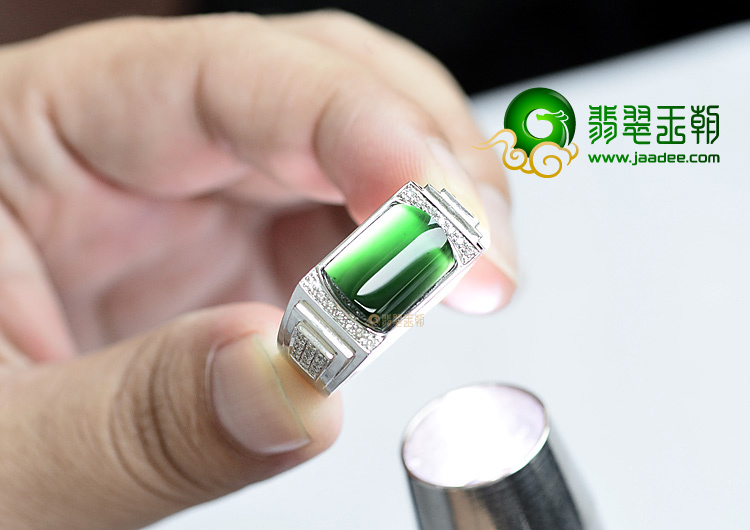(超值推荐)玻璃种墨翠镶白金戒指(真钻)