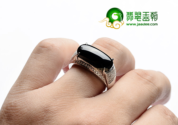 玻璃种墨翠镶白金戒指(真钻)