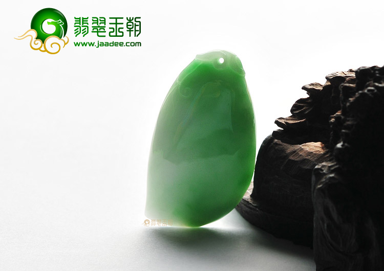 糯冰种飘翠福瓜挂件