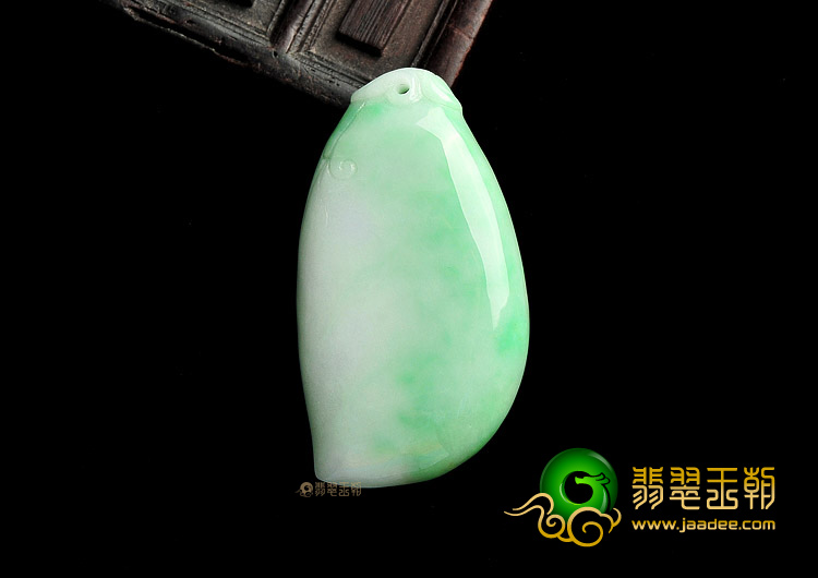 糯冰种飘翠福瓜挂件