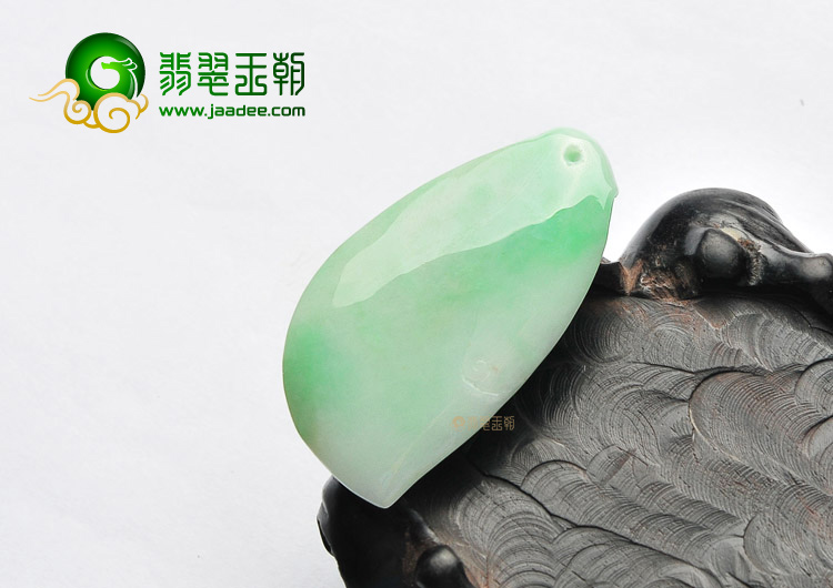 糯冰种飘翠福瓜挂件