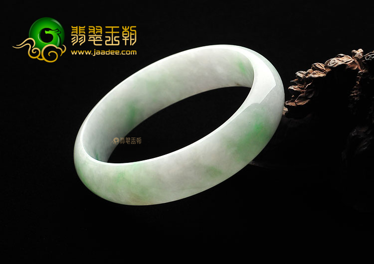 糯冰种略飘翠贵妃镯(54.5mm-48.4mm)