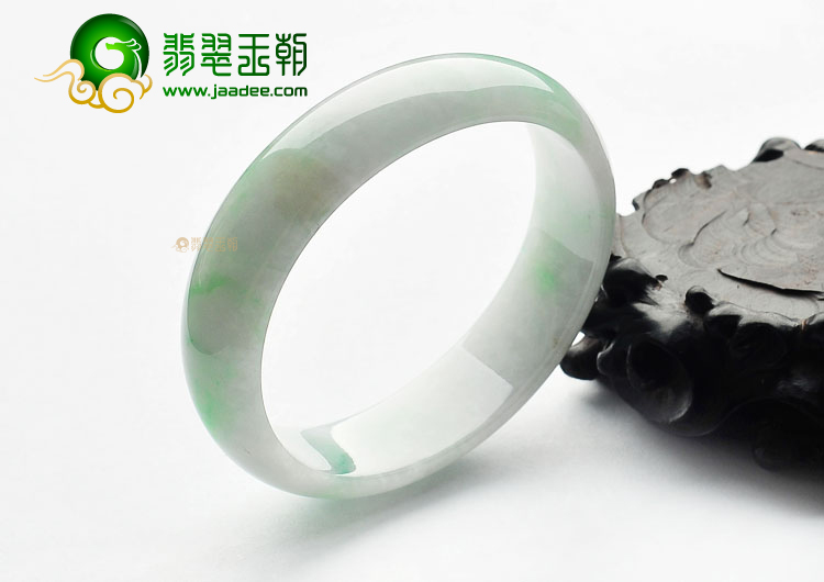 糯冰种略飘翠贵妃镯(54.5mm-48.4mm)