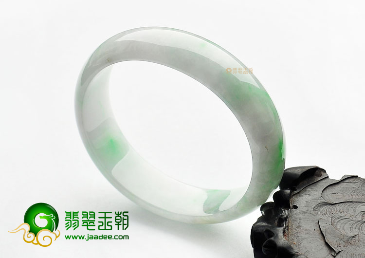 糯冰种略飘翠贵妃镯(54.5mm-48.4mm)