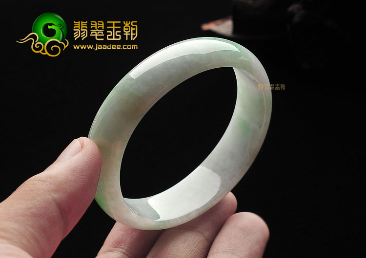 糯冰种略飘翠贵妃镯(54.5mm-48.4mm)
