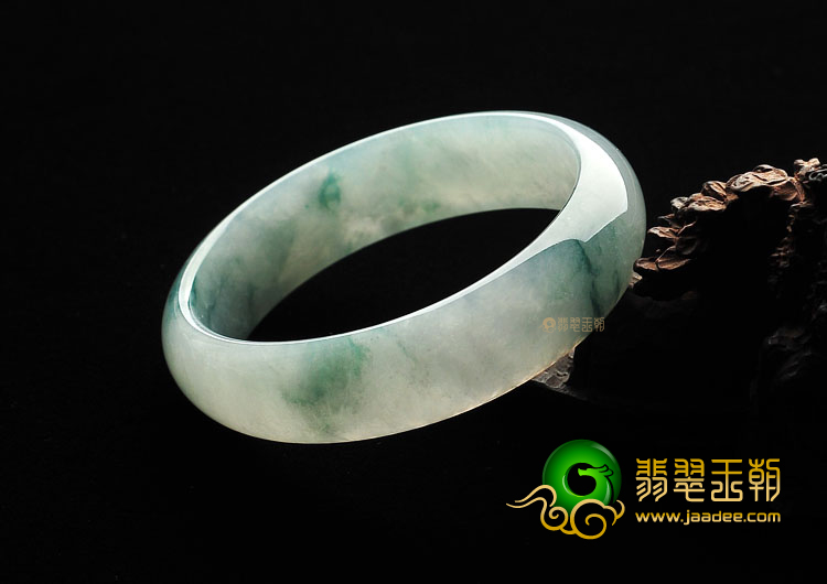 冰种飘花贵妃镯(57.7mm-50.4mm)