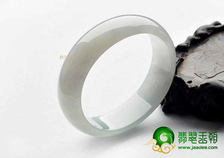 (超值推荐)糯冰种晴水贵妃镯(55.2mm-49.2mm)
