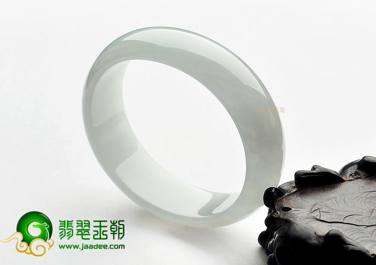 (超值推荐)糯冰种晴水贵妃镯(55.2mm-49.2mm)