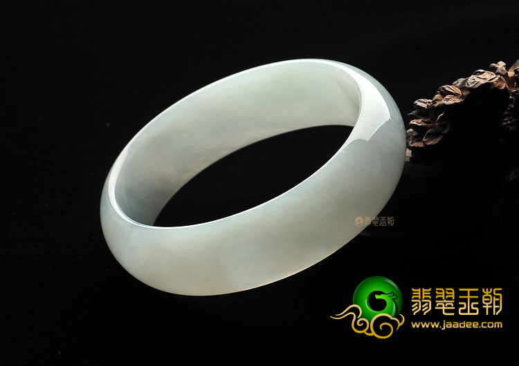 (超值推荐)糯冰种晴水贵妃镯(55.2mm-49.2mm)