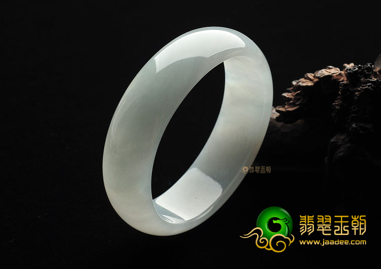 (超值推荐)糯冰种晴水贵妃镯(55.2mm-49.2mm)