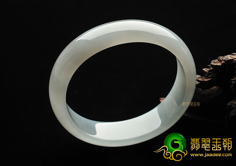 (超值推荐)糯冰种晴水贵妃镯(55.2mm-49.2mm)