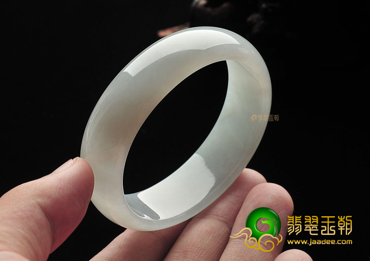 (超值推荐)糯冰种晴水贵妃镯(55.2mm-49.2mm)
