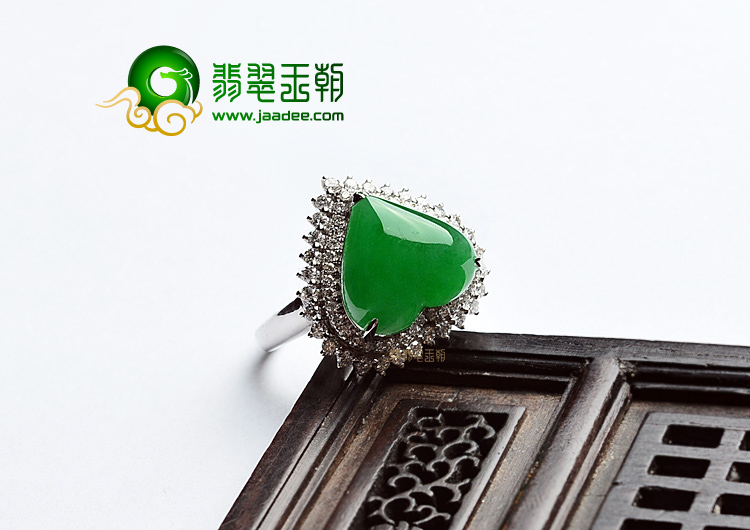 糯冰种正阳绿镶白金心形戒指(真钻)