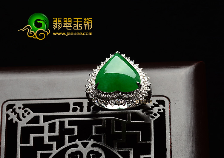 糯冰种正阳绿镶白金心形戒指(真钻)