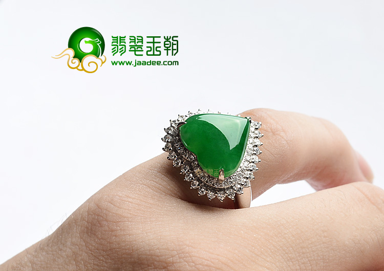 糯冰种正阳绿镶白金心形戒指(真钻)