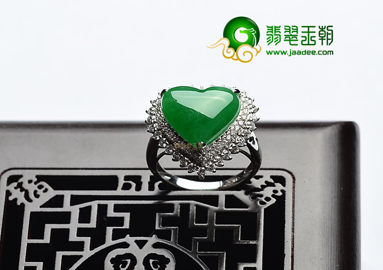 糯冰种正阳绿镶白金心形戒指(真钻)