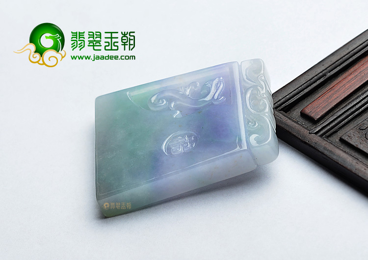 (超值推荐)糯冰种淡三彩仿古龙牌挂件