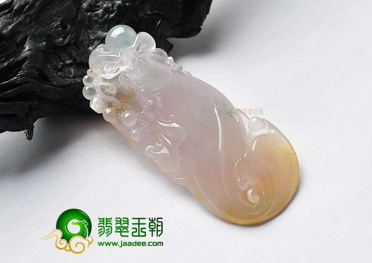 (超值推荐)冰种黄翡略飘花龙头鱼挂件