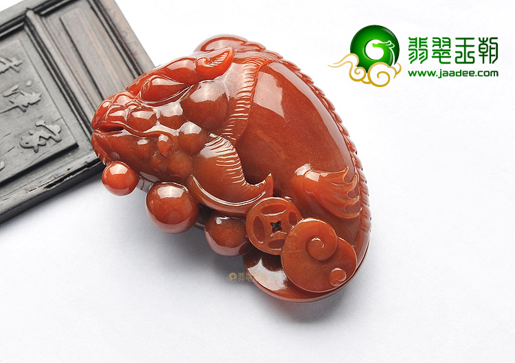 糯冰种褐红翡龙头鱼挂件