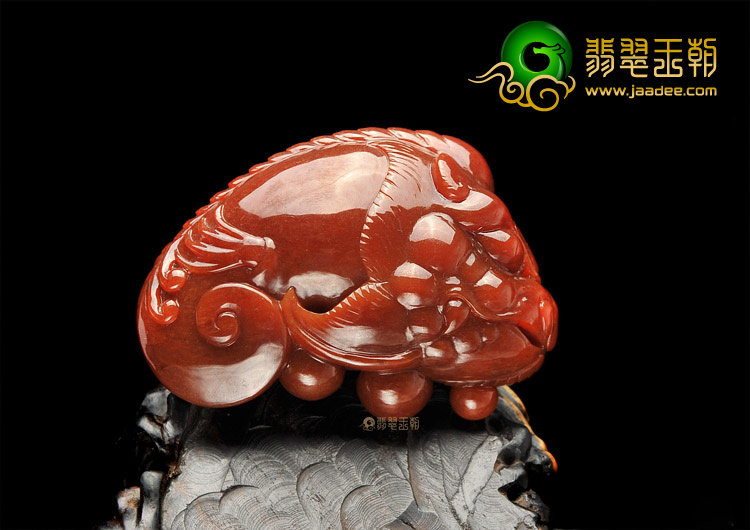 糯冰种褐红翡龙头鱼挂件
