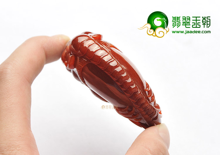 糯冰种褐红翡龙头鱼挂件