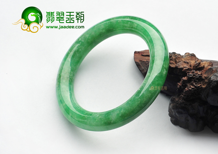 糯冰种豆色圆条手镯(55.4mm)