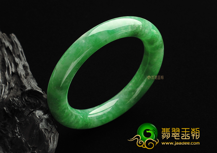 糯冰种豆色圆条手镯(55.4mm)