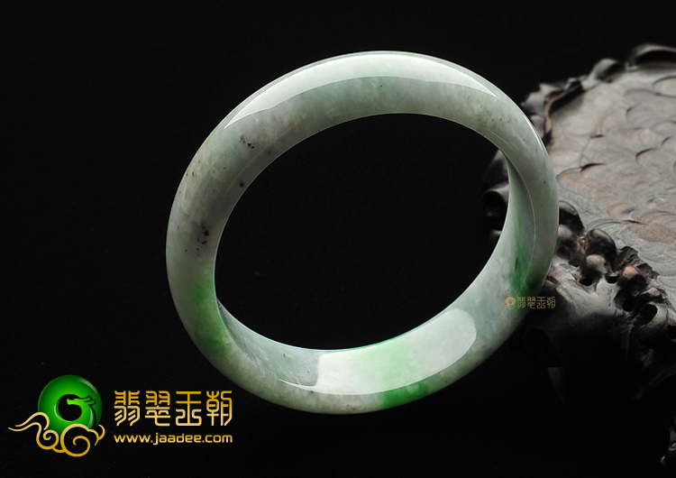 (超值推荐)糯冰种飘翠手镯(58.1mm)
