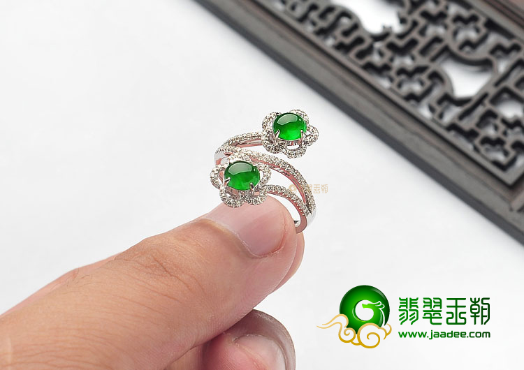 (超值推荐)冰种正阳绿镶白金戒指(真钻)