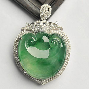 冰种翠色镶白金如意胸坠(真钻)