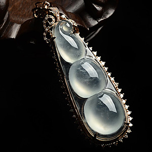 (超值推荐)冰玻种淡晴水镶玫瑰金四季豆胸坠（真钻）